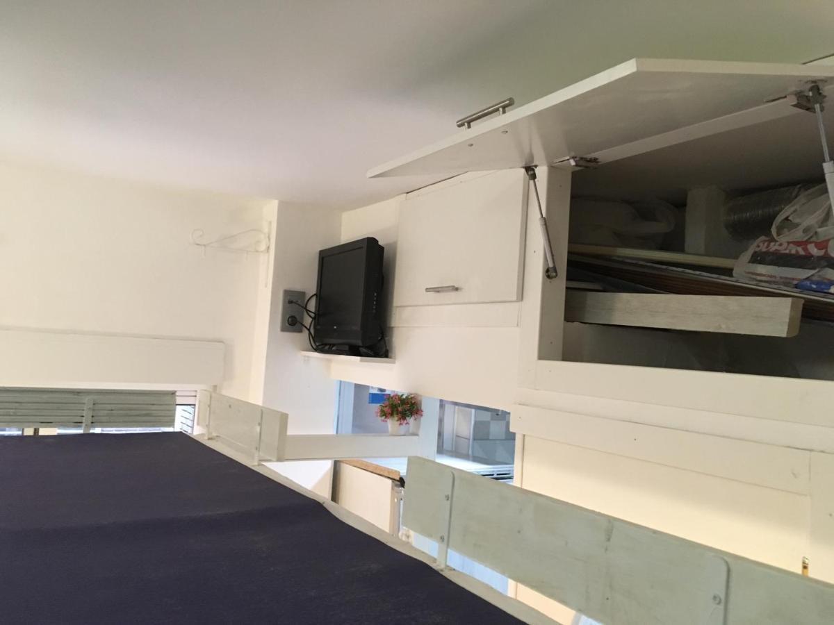 Ferienwohnung Acogedor Estudio Camarote En El Centro De Madrid Exterior foto